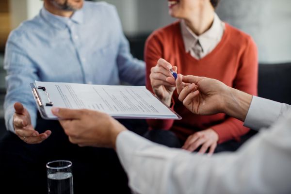 couple signing a lease agreement